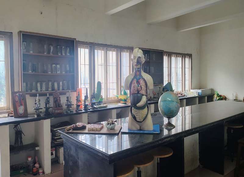 kle-school-state-nippani-science-lab-1